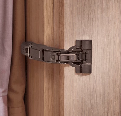 Петля 155° CLIP TOP BLUMOTION Черный Оникс, со встроенным доводчиком, полунакладная, чашка INSERTA Петля 155° CLIP TOP BLUMOTION Черный Оникс, со встроенным доводчиком, полунакладная, чашка INSERTA
